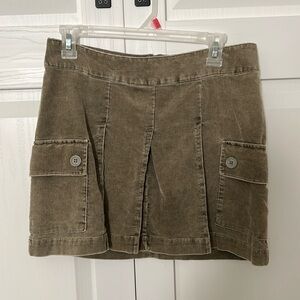 Vintage corduroy cargo skirt in khaki green, size 8 (US)